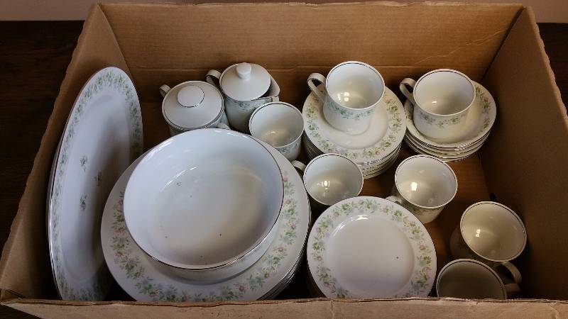 lot 38 image: Johann Haviland Bravaria Germany China Set