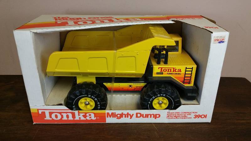 lot 50 image: 1983 Tonka 3901 Mighty Dump MINT in BOX