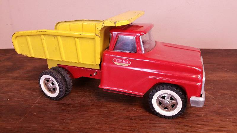 lot 51 image: Vintage Tonka Dump Truck