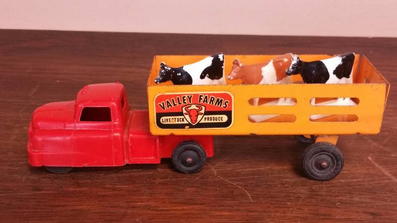 lot 57 image: Wyandotte Valley Farms Livestock Truck