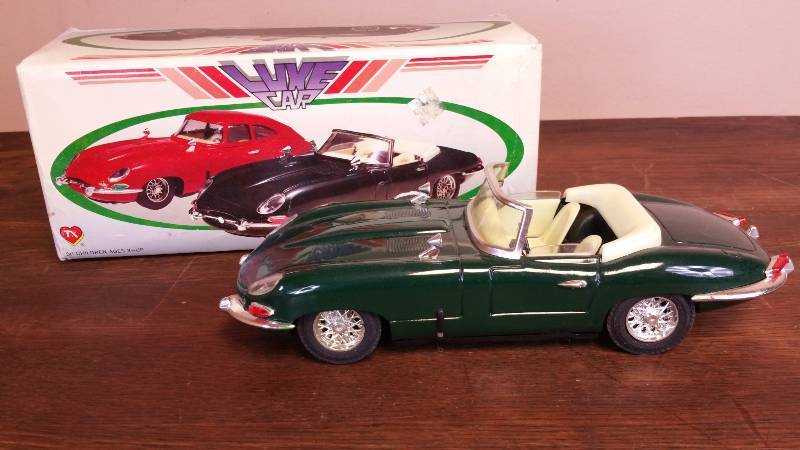 lot 61 image: Vintage Luxe Green Jaguar in Box