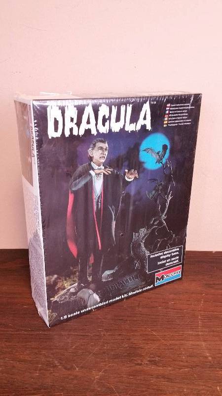 lot 63 image: 1991 Monogram Dracula Model New in Box
