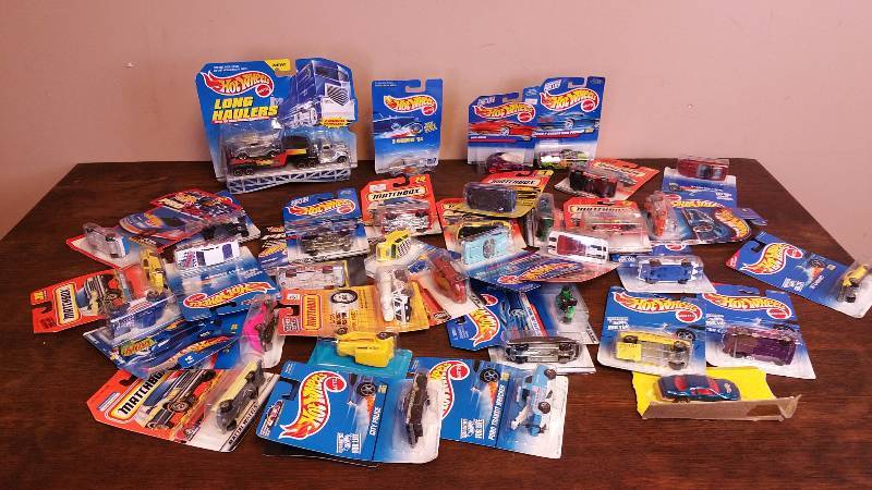 lot 86 image: Large Group of 164 Hotwheels and Matchbox Die Cast Cars