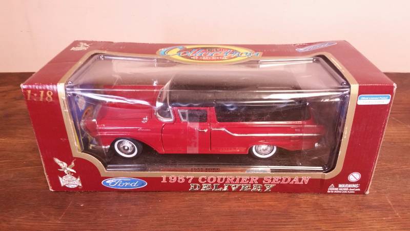 lot 89 image: Road Legends 118 1957 Courier Sedan