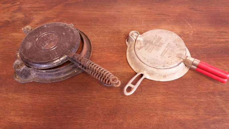 lot 107 image: Griswold #8 Griddle & Nordic Ware Krumkake Maker