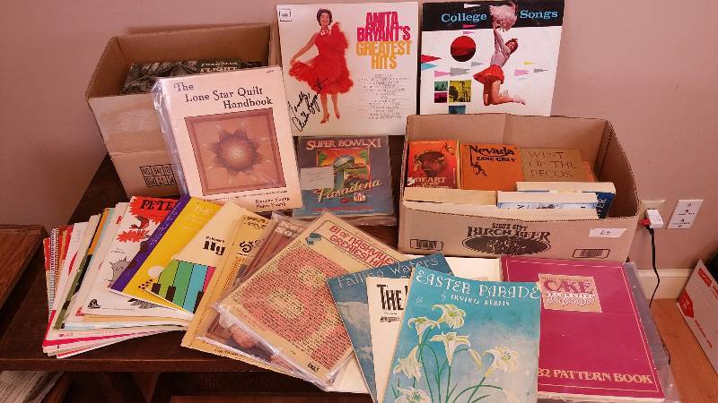 lot 118 image: Large Group of Music & Books
