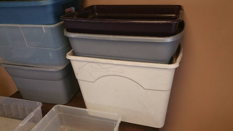 lot 260 image: Group of 8 Storage Containers