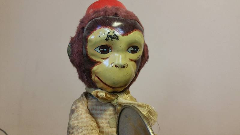 lot 264 image: Vintage Tin Toys, Etc.
