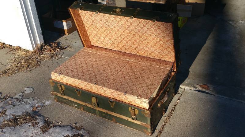 lot 269 image: Vintage Footlocker with Insert Compartments