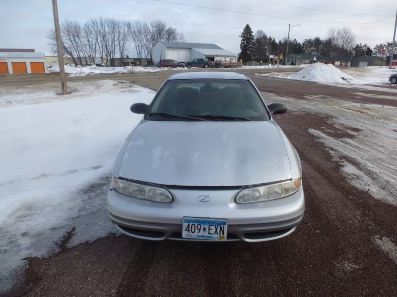lot 3 image: 2003 Oldsmobile Alero