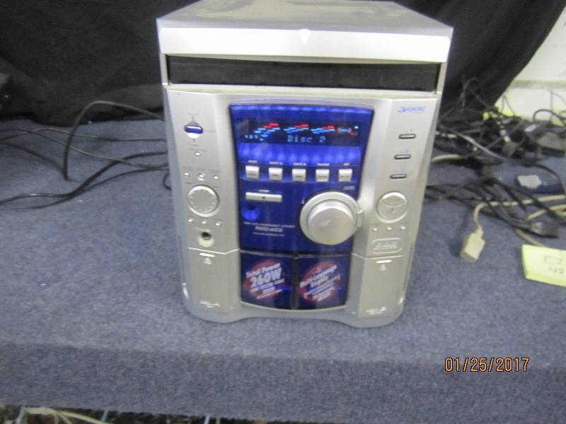 lot 48 image: Mini Hi Fi Component System. Powers...