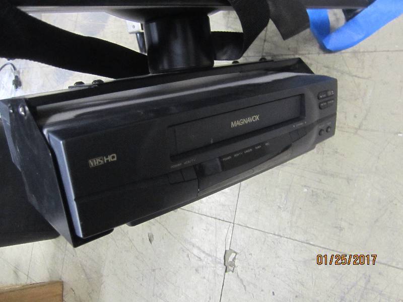 lot 51 image: Magnavox Mountable VCR, powers on...