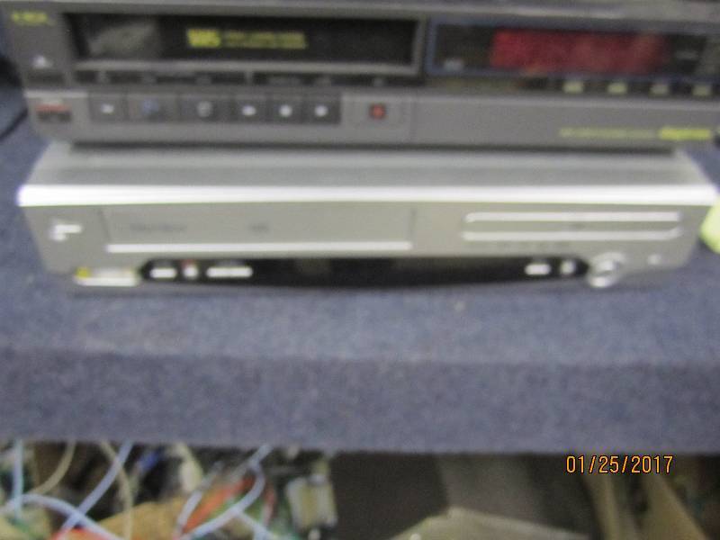 lot 69 image: Daytron VCR, TruTech VCRDVD player...