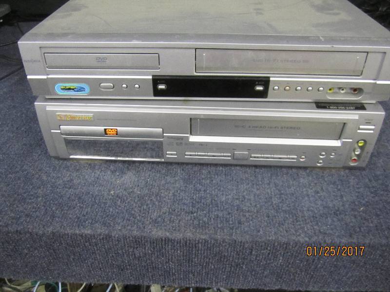 lot 71 image: Insignia & Emerson VCRDVD Players,...