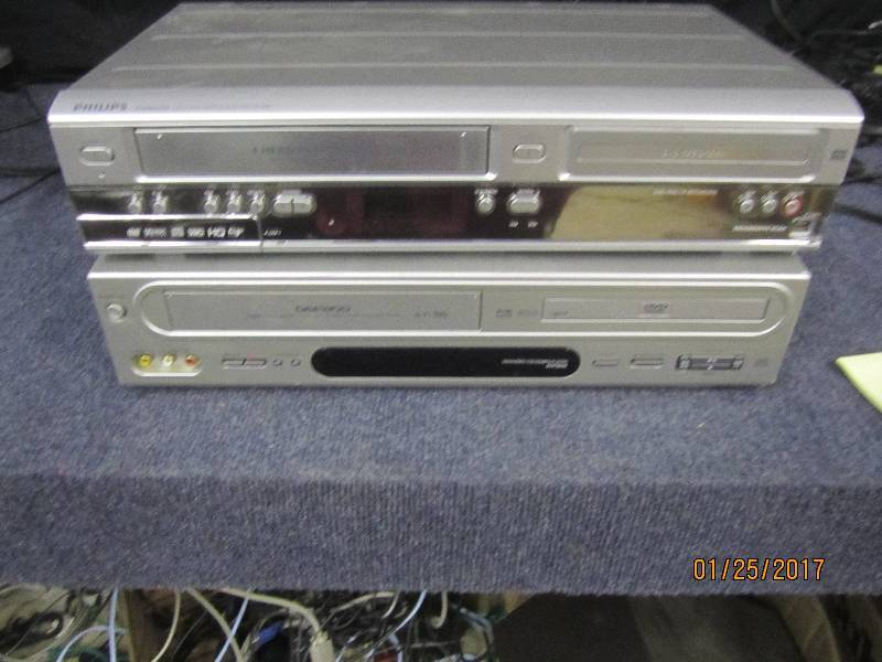 lot 72 image: Daewoo & Philips VCRDVD Players, p...