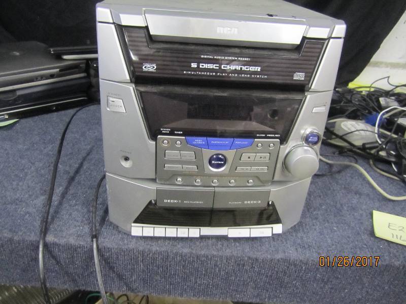 lot 116 image: RCA 5 Disc Changer, powers on...