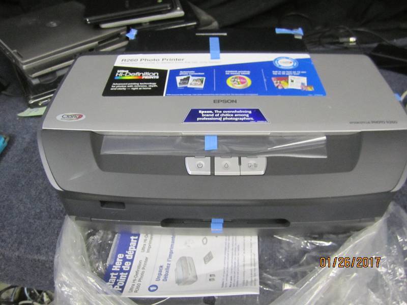 lot 117 image: Epson R260 Photo Printer, powers on...
