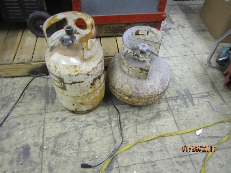 lot 138 image: Lot of 2 LP Tanks...
