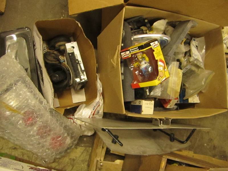 lot 173 image: Lot of Misc Car Parts -see images...