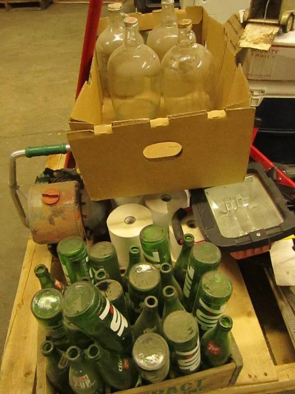 lot 177 image: Vintage Glass 7Up Bottles in wooden...