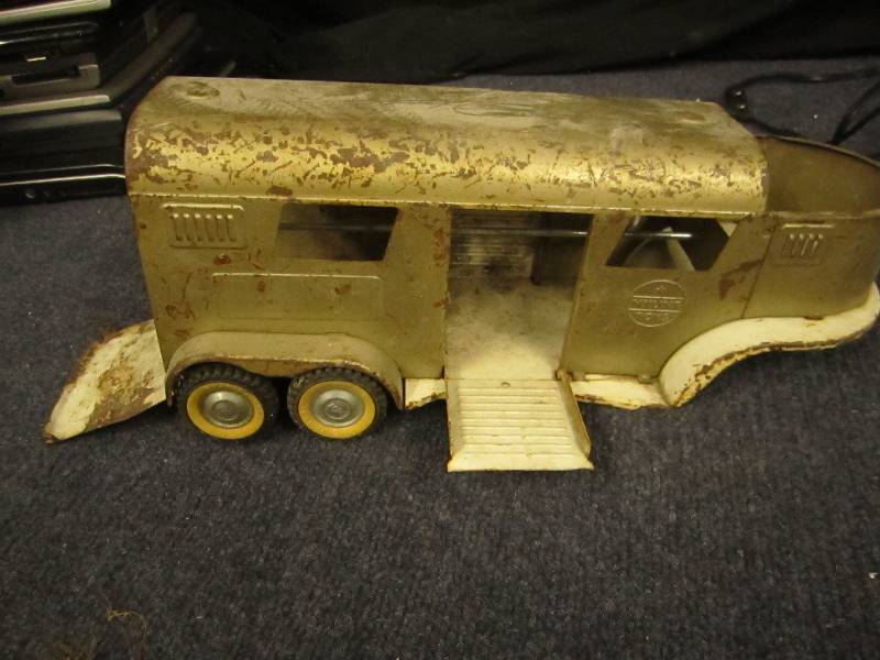 lot 178 image: Vintage Nylint Toy Horse Trailer...
