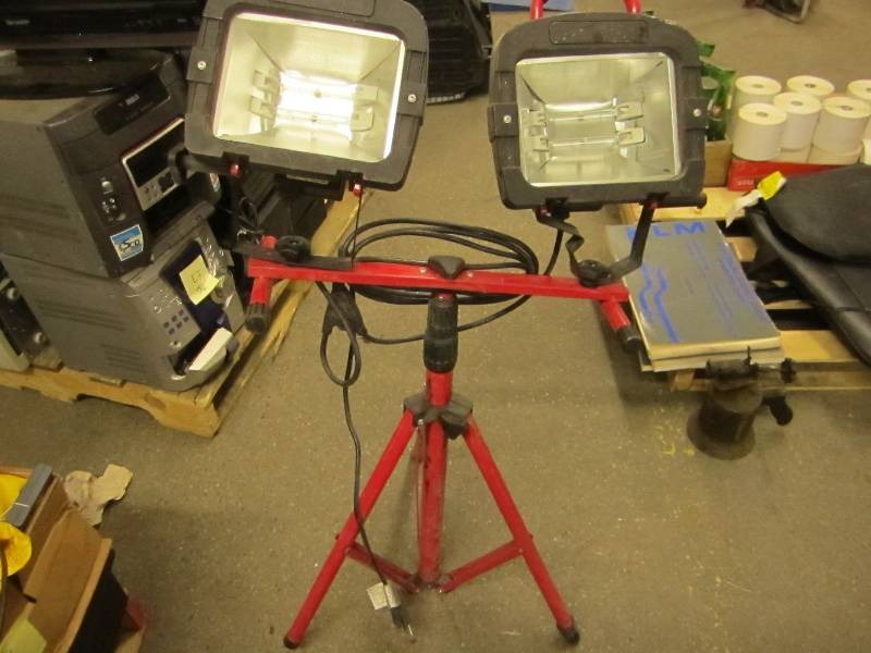 lot 183 image: Dual Shop Light with Tripod...
