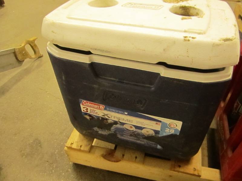 lot 187 image: Coleman 28 QT Cooler...
