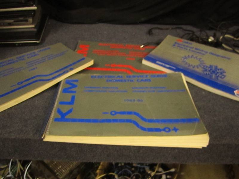 lot 189 image: Lot of 4 Automotive Service Guides...