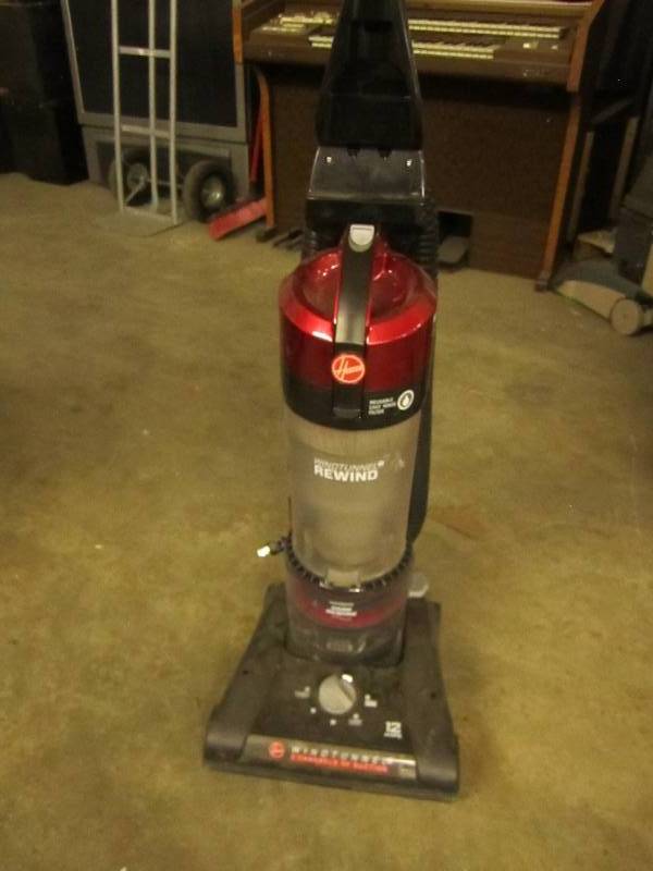 lot 204 image: Hoover Windtunnel Rewind Vacuum, po...