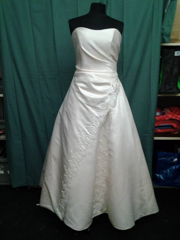 lot 2 image: Symphony Bridal Light Gold With Gold Beaded Size 16