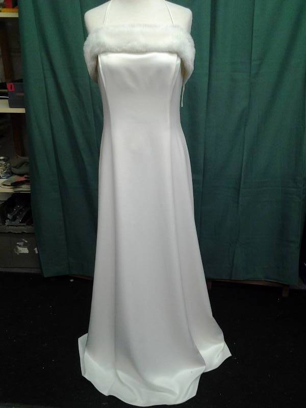 lot 5 image: Ivory Satin With Faux Fur Size 12