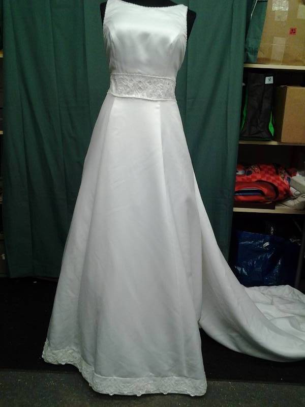 lot 8 image: Mori Lee White Size 16