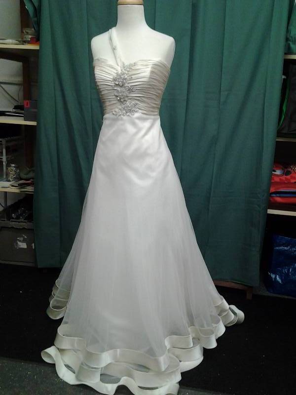 lot 9 image: Liancarlo Couture Silk Rhinestone Size 10