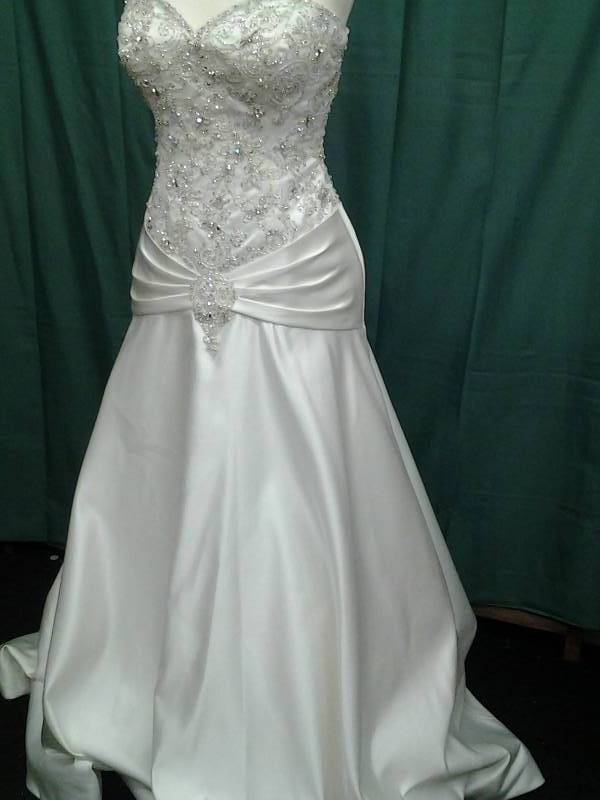 lot 11 image: Allure Bridals Beaded Rhinestone Size 12