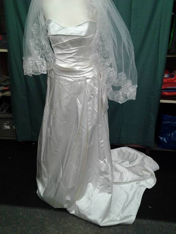 lot 13 image: Tara Keely With Tulle Small Size 4-6