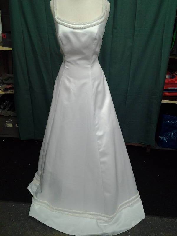 lot 15 image: White Satin With Pearls Size 12