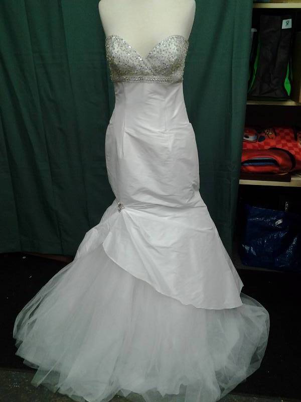 lot 18 image: Precious Formals White Beaded Size 12