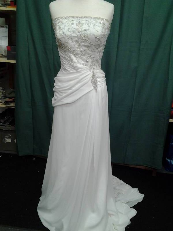 lot 20 image: Rhapsody Size 12