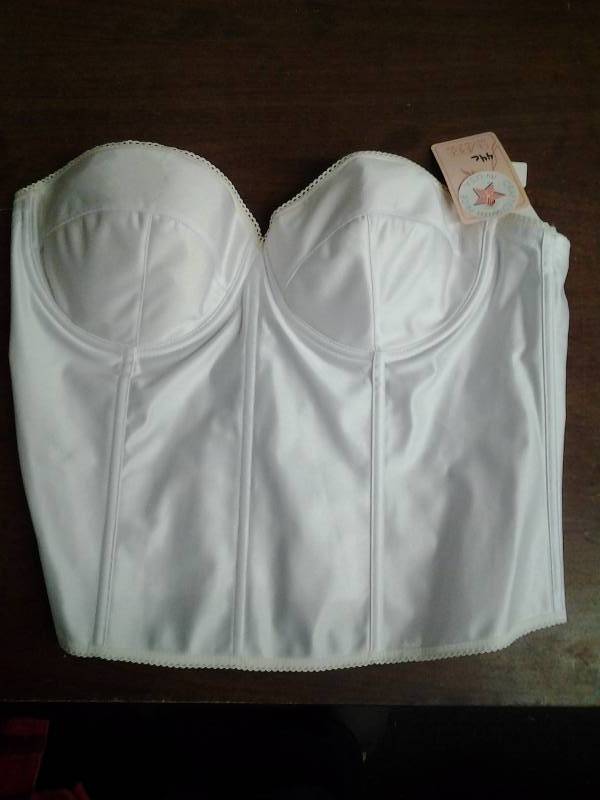 lot 22 image: Empire Shapewear Longlone Bra Size 44 C