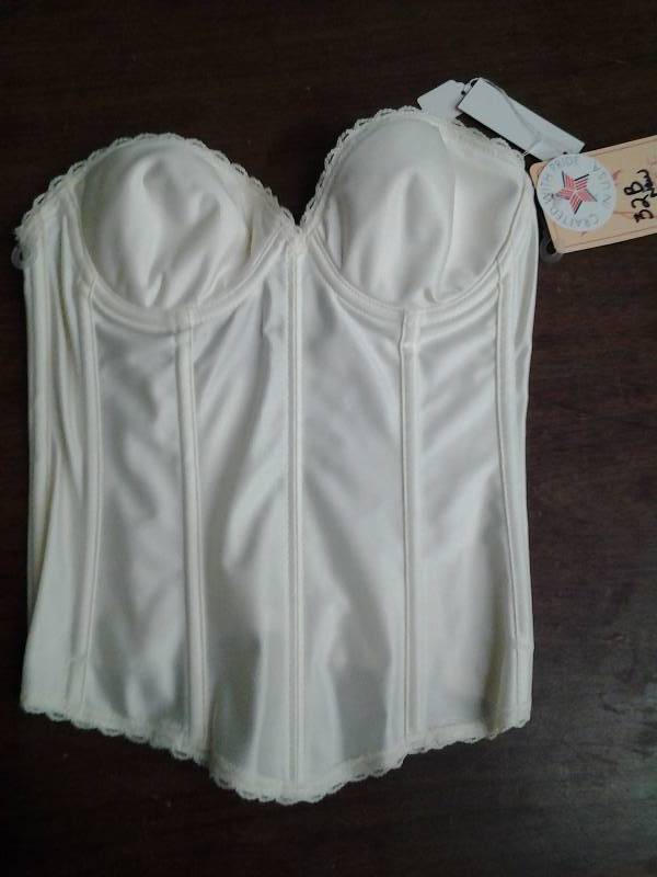 lot 26 image: Empire Shapewear Longline Bra Size 32 B