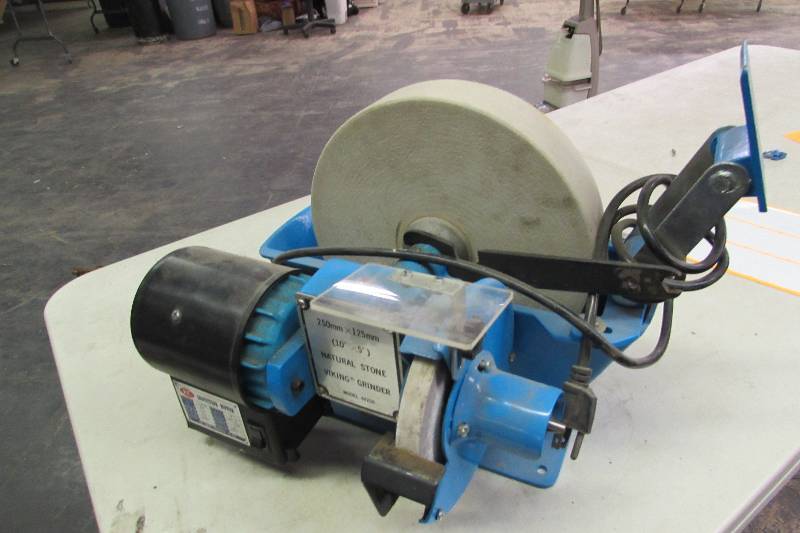 Wet stone grinder