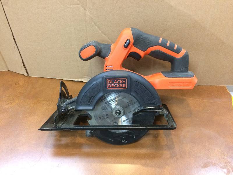 lot 31 image: Black and Decker 20-Volt Cordless 5-12 in. Circular Saw Tool Only working conditions