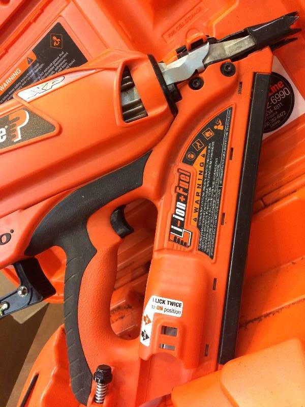 lot 33 image: Paslode Cordless CF325XP Lithium-Ion 30° Framing Nailer Tool only
