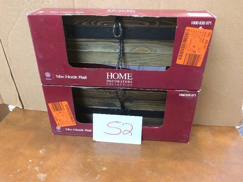 lot 52 image: Lot of 2 Home Decorator 14 in Hook Rail New