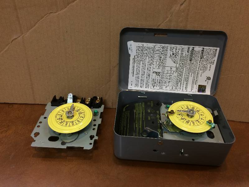 lot 114 image: Lot of 2 Intermatic time switches