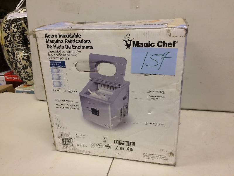lot 157 image: Magic Chef 30 lb Ice Maker tested works well