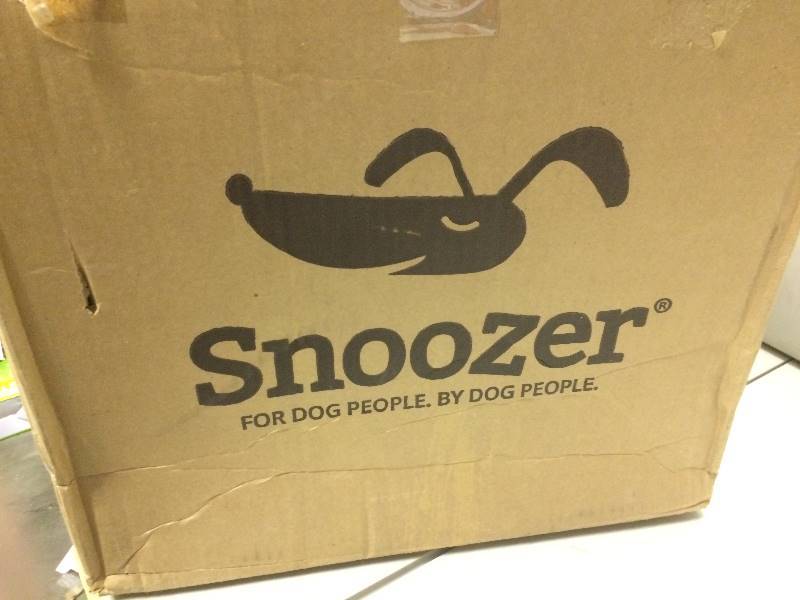 lot 19 image: Snoozer Luxury High Back Console Pet Seat never used