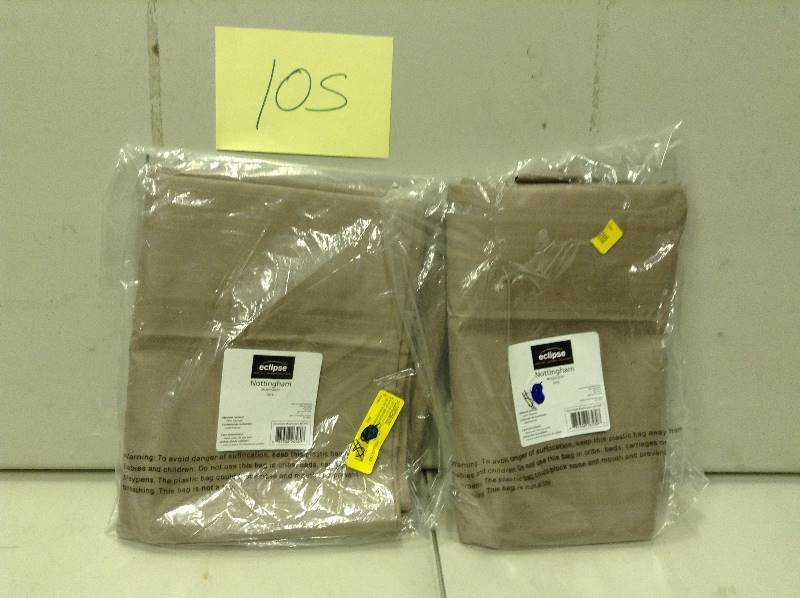 lot 105 image: Eclipse Nottingham Thermal Energy-Efficient Grommet Curtain Panel - 2 new
