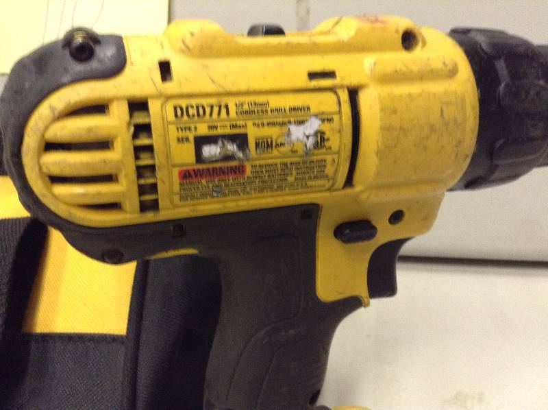 lot 110 image: Dewalt 20-Volt Max Lithium-Ion 12 in. Cordless DrillDriver Kit used in good working condition