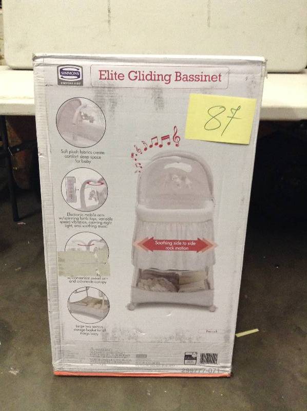 lot 87 image: Elite Gliding Bassinet